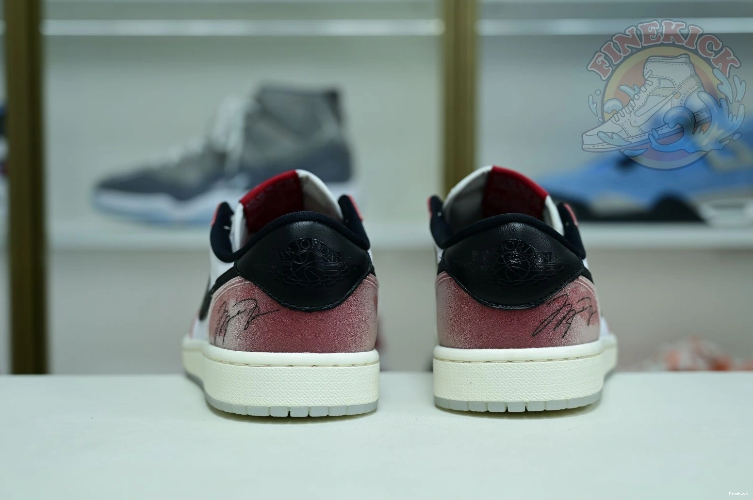 Room Trophy Jordan1 Low x Air Jordan OG 0731